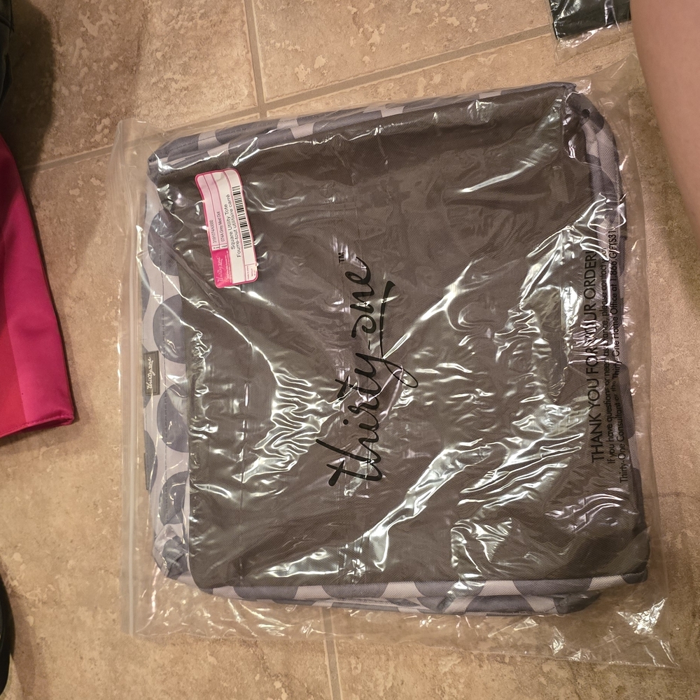NWT Thirty-One Square Utility Tote – Grey Mod Dot